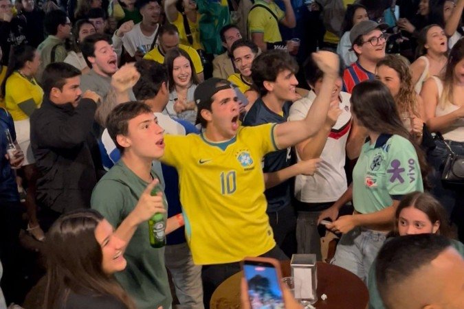 Torcida vibra após gol do Brasil - (crédito: Paulo Gontijo)