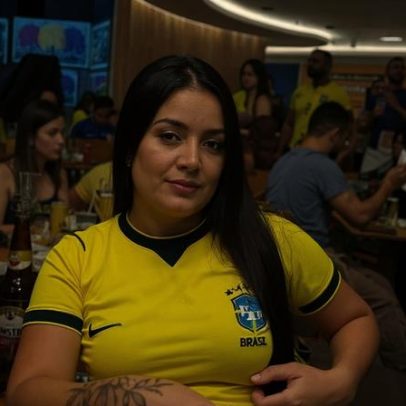 Brasileiros lotam bares para assistir ao primeiro jogo da seleção