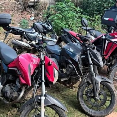 PM encontra seis motos em barraco usado para desmanche de veículos