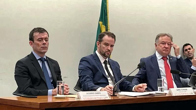 Durigan (centro) disse durante audiência que, apesar dos juros altos, "a economia brasileira tem conseguido gerar bons resultados"