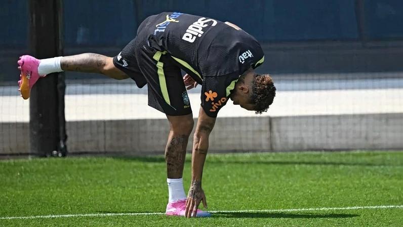 Ainda não se sabe se Neymar terá condições de ser relacionado para o próximo jogo do Brasil na Copa do Mundo.