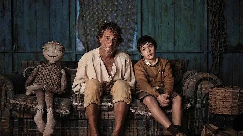 Adaptado da obra de Valter Hugo Mãe, O Filho de Mil Homens foi gravado em locações no Rio de Janeiro e na Bahia, que ajudam a compor o universo poético e sensível da história - (crédito: Netflix/Divulgação )