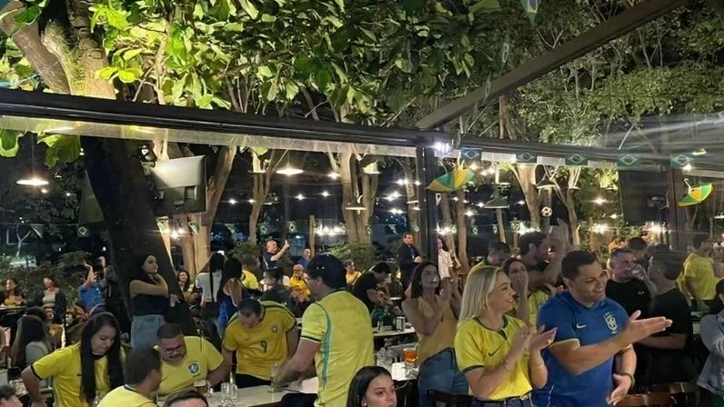 O Boteco Caju Limão virou um verdadeiro caldeirão com a vitória parcial do Brasil - (crédito: Mel Karoline)