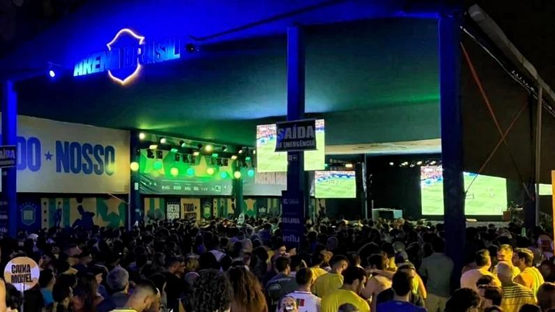 Os torcedores celebraram a primeira vitória do Brasil na Copa do Mundo - (crédito: Lucas Alarcão/CB/D.A.Press)