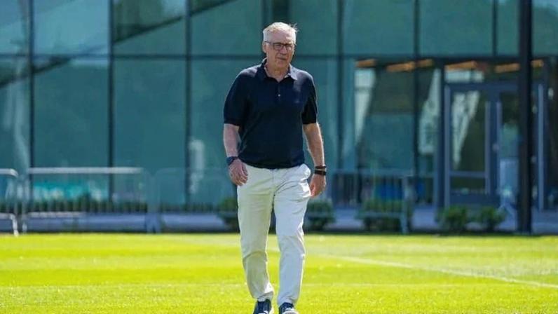 Carlo Ancelotti banca Neymar em campo contra a Escócia, na quarta-feira, no Hard Rock Stadium, em Miami - (crédito: Nelson Terme / CBF)