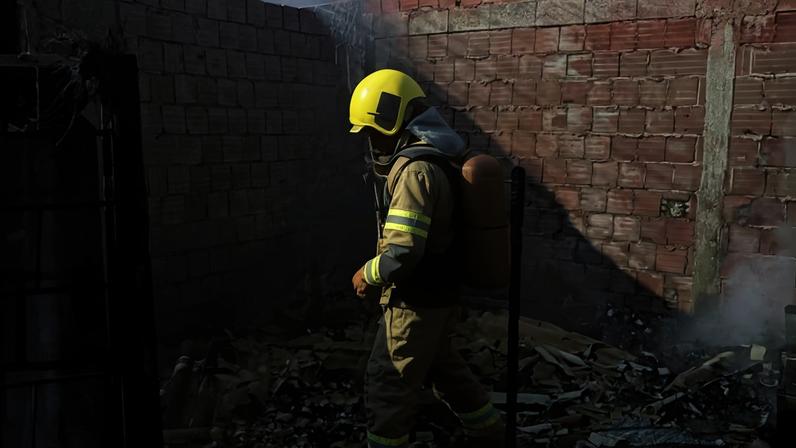 Incêndio deixou duas pessoas e um cão mortos - (crédito: Divulgação/CBMDF)