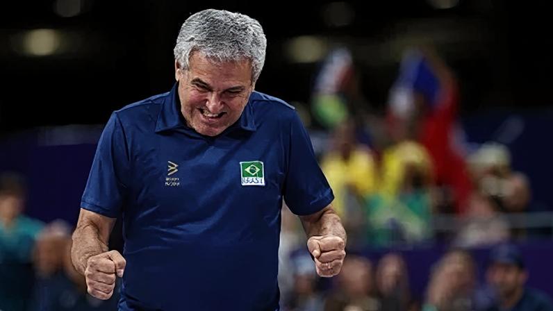 Os dois treinadores foram advertidos na partida, mas apenas o brasileiro recebeu punição posterior - (crédito: Luiza Moraes/COB)