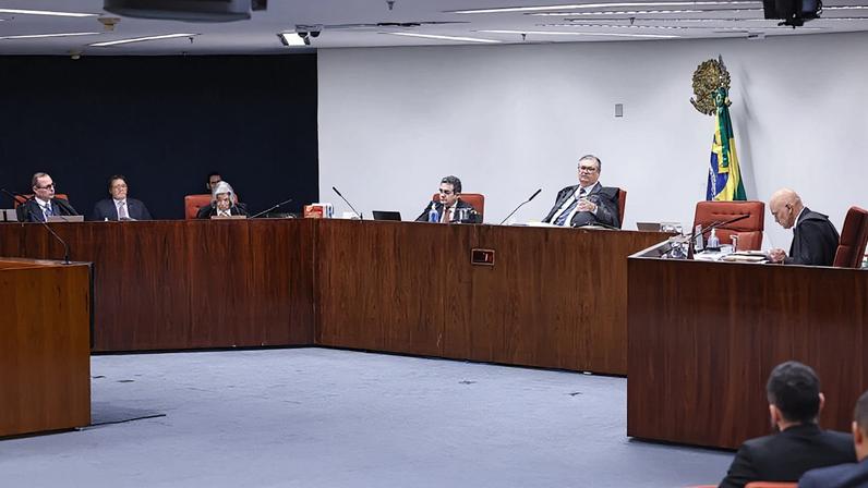 1ª Turma do STF condena Eduardo Bolsonaro por coação