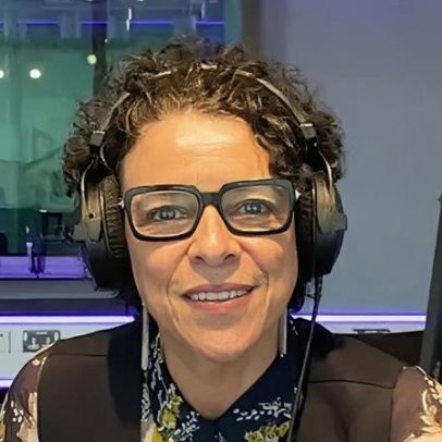 Carolyn Stewart deixa a U105 em meio a processos legais