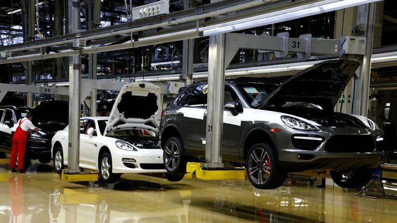 Porsche SE Cayenne, center, on the production line in Leipzig.
