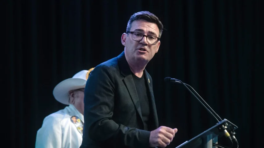 Empréstimos do Reino Unido apontam desafio fiscal para rival de Starmer, Burnham