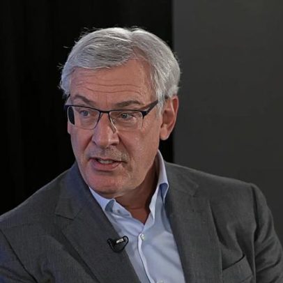 Startup apoiada por ex-CEO do Google estreia robô industrial com LG