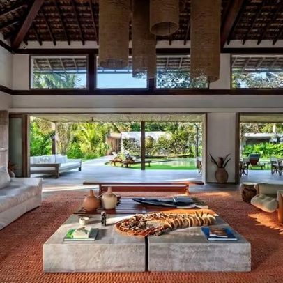 Casa em Trancoso une arquitetura colonial e decoração com referências locais