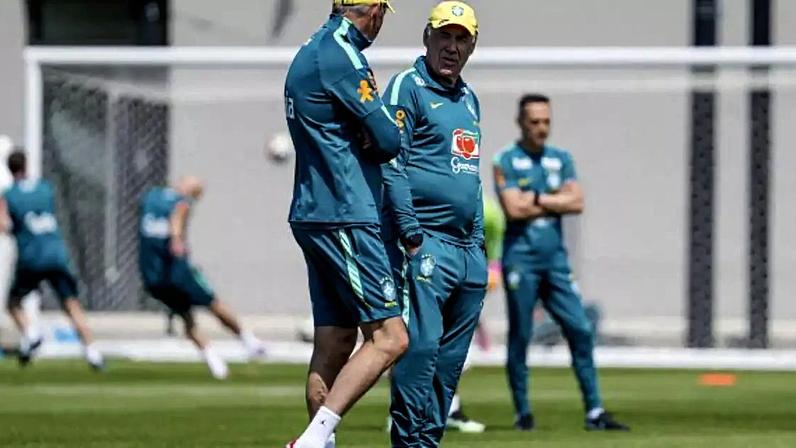 Alguns populares foram selecionados pra acompanhar o treino –