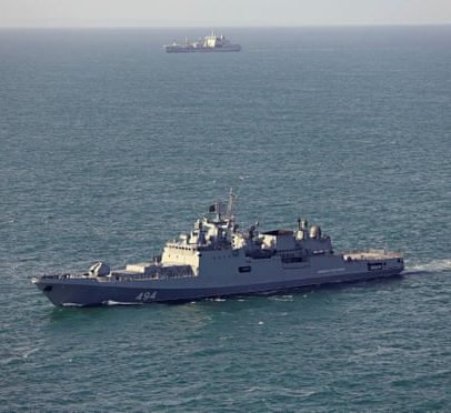 Incidente com navio de guerra russo no Canal preocupa, afirma Starmer
