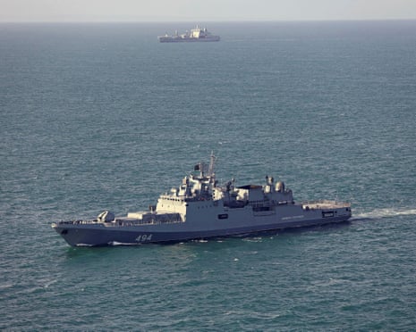 Incidente com navio de guerra russo no Canal preocupa, afirma Starmer
