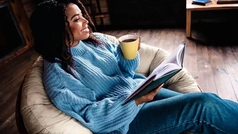 O início do inverno é a desculpa perfeita para mergulhar em narrativas envolventes, quentes e confortáveis
