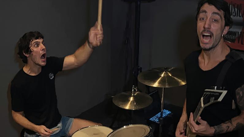 Diogo Defante e Lucas Inutilismo tocam Turnstile