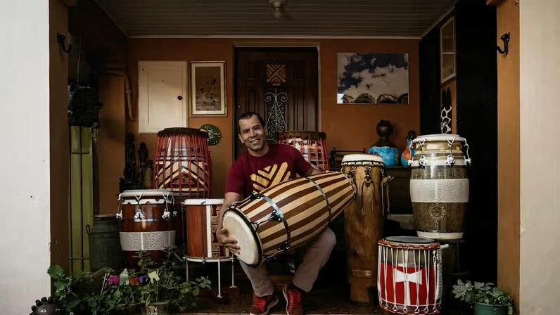 O Museu A CASA do Objeto Brasileiro reabre ao público após modernização dos espaços, melhorias de acessibilidade e atualização da comunicação visual. Mostra em cartaz fala sobre a música popular brasileira