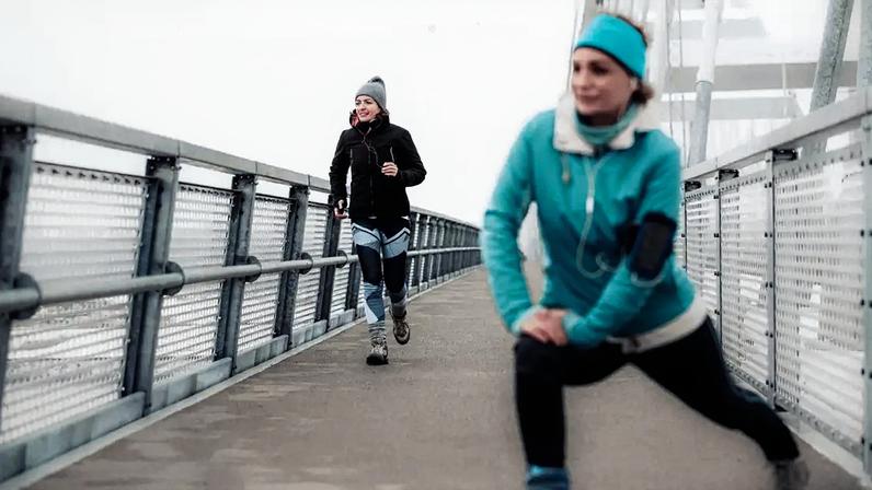No inverno, treinar exige cuidados redobrados, pois as mudanças no funcionamento do corpo afetam a disposição e aumentam o risco de lesões