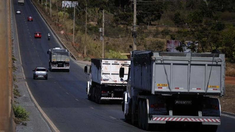 Projeto que garante aos motoristas a segurança de não serem punidos caso parem o carro no acostamento em caso de emergência está na pauta da Comissão de Constituição, Justiça e Cidadania (CCJ). O PLS 116/2014, de Alfredo Nascimento (PR-AM), recebeu parecer favorável da relatora, Lúcia Vânia (PSDB-GO).