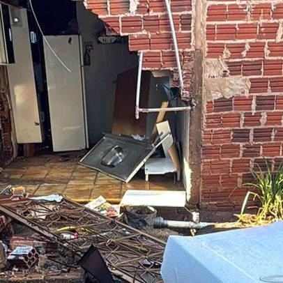 Mãe busca apoio após alagamento devastador