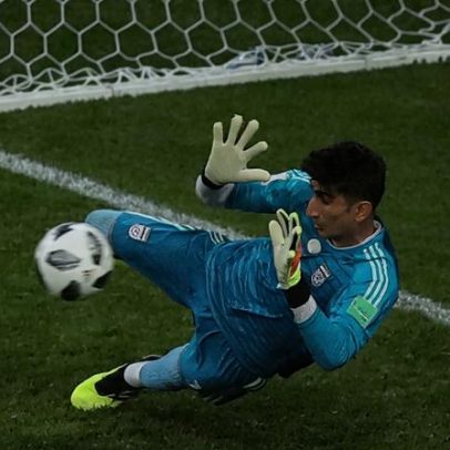 Goleiro iraniano que garantiu vitória na Copa já pegou pênalti de CR7