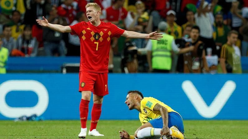 De Bruyne e Neymar; Brasil x Bélgica — Foto: John Sibley/Reuters