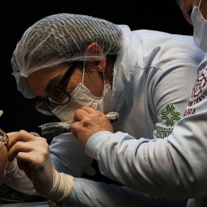 Envelhecimento: perda dentária e gengivite afetam saúde e autoestima