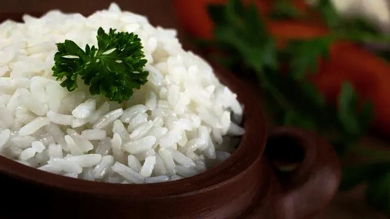 Arroz soltinho ou grudado: a bioquímica do amido que muda o prato