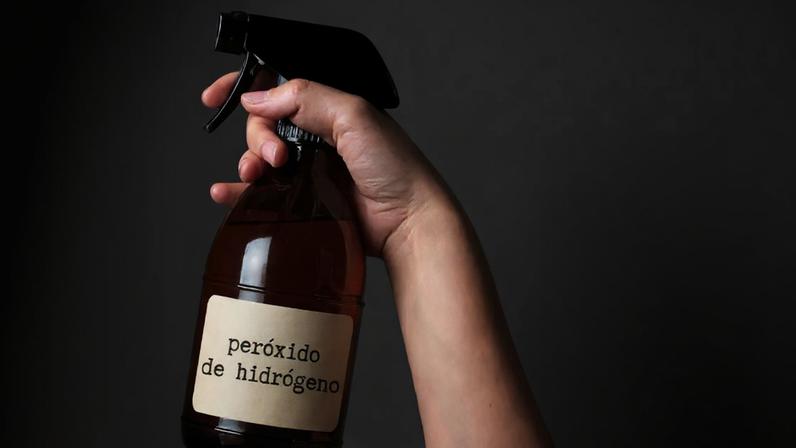 13 maneiras engenhosas de usar água oxigenada em sua casa