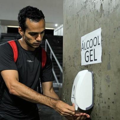 Projeto torna obrigatória a oferta de álcool em gel em locais públicos
