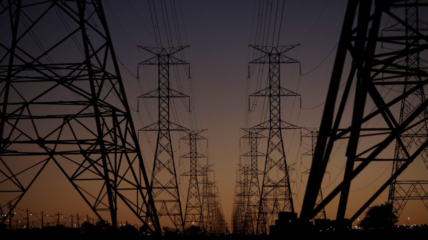Linhas de transmissão de energia na região de Brasília. — Foto: REUTERS/Ueslei Marcelino