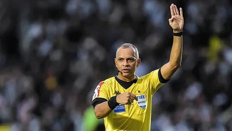 Wilton Pereira Sampaio, árbitro do quadro da FIFA
