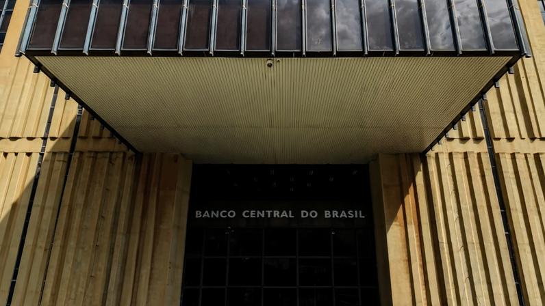 Focus mantém previsões para inflação e Selic em 2026