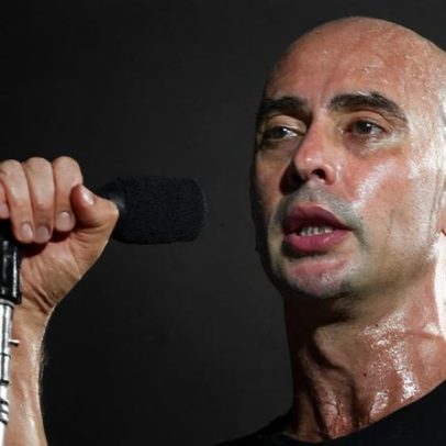 Carlos 'Indio' Solari morre aos 77 anos, ícone do rock argentino
