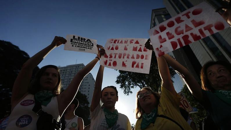 São Paulo SP 15/06/2024 Ato no MASP contra o Projeto de Lei (PL) 1.904/24, que equipara o aborto de gestação acima de 22 semanas ao homicídio. Foto Paulo Pinto/Agencia Brasil