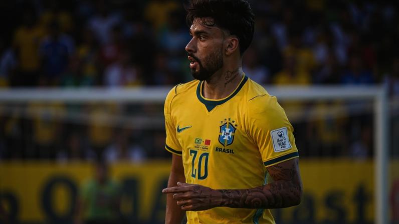 Lucas Paquetá respondeu aos fãs depois que o momento descontraído repercutiu na internet
