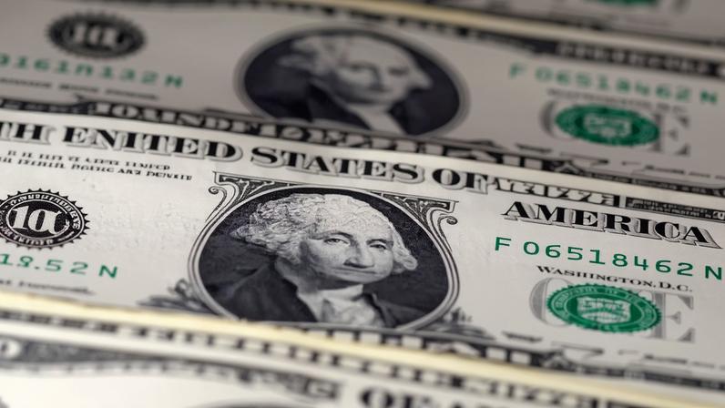 Notas de dólar. — Foto: Dado Ruvic/ Reuters