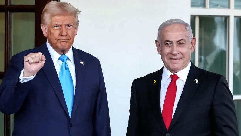 O presidente dos EUA, Donald Trump, recebe o primeiro-ministro israelense Benjamin Netanyahu na entrada da Casa Branca em Washington, EUA, em 4 de fevereiro de 2025. REUTERS/Leah Millis