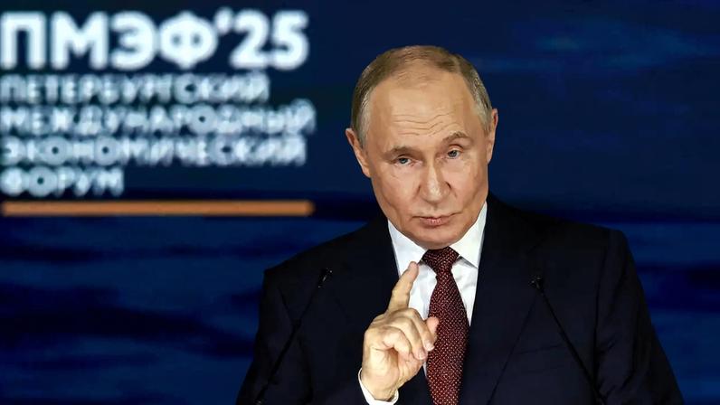 Presidente da Rússia, Vladimir Putin, durante Fórum Econômico Internacional de São Petersburgo 20/06/2025 REUTERS/Anton Vaganov