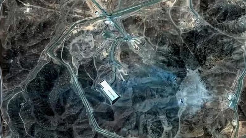 Imagens de satélite do complexo subterrâneo nuclear de Fordow, antes e depois de os EUA atingirem a instalação, próxima a cidade de Qom