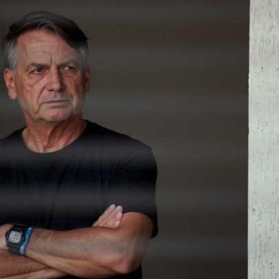 Defesa admite que arma apreendida em blitz pertence a Bolsonaro