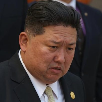 Kim Jong Un pede expansão nuclear exponencial após inspeção de nova usina, KCNA