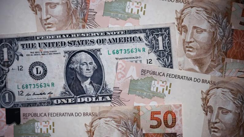 Notas de real e dólar em imagem de ilustração 18 de dezembro de 2024 REUTERS/Amanda Perobelli