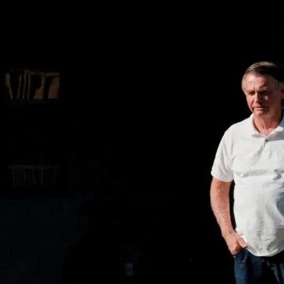 Defesa confirma arma apreendida é de Bolsonaro e explica retirada da peça