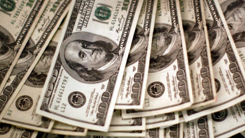 Notas de dólar. — Foto: Rick Wilking/Reuters