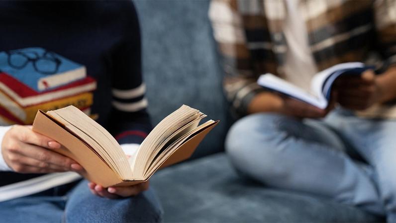 Mesclar a vida do aluno com o texto literário faz com que aprender literatura e o hábito de ler sejam mais cativantes – Foto: Freepik