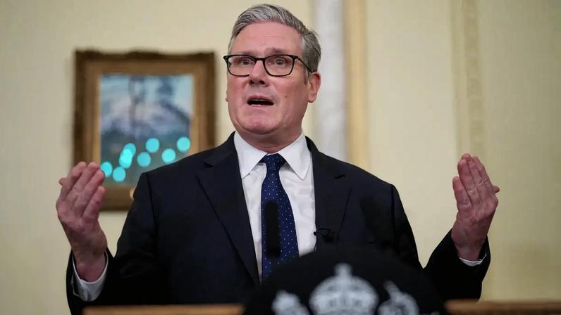 Primeiro-ministro do Reino Unido, Keir Starmer, na residência oficial de Downing Street, em Londres