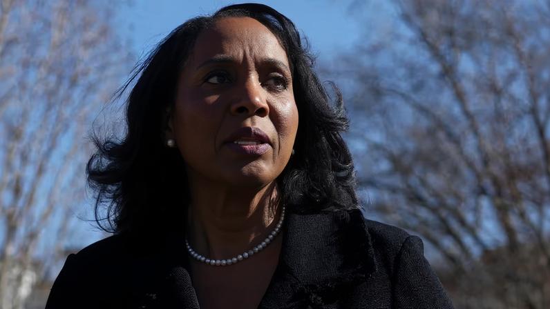 A diretora do Federal Reserve (Fed) Lisa Cook — Foto: Nathan Howard/Reuters